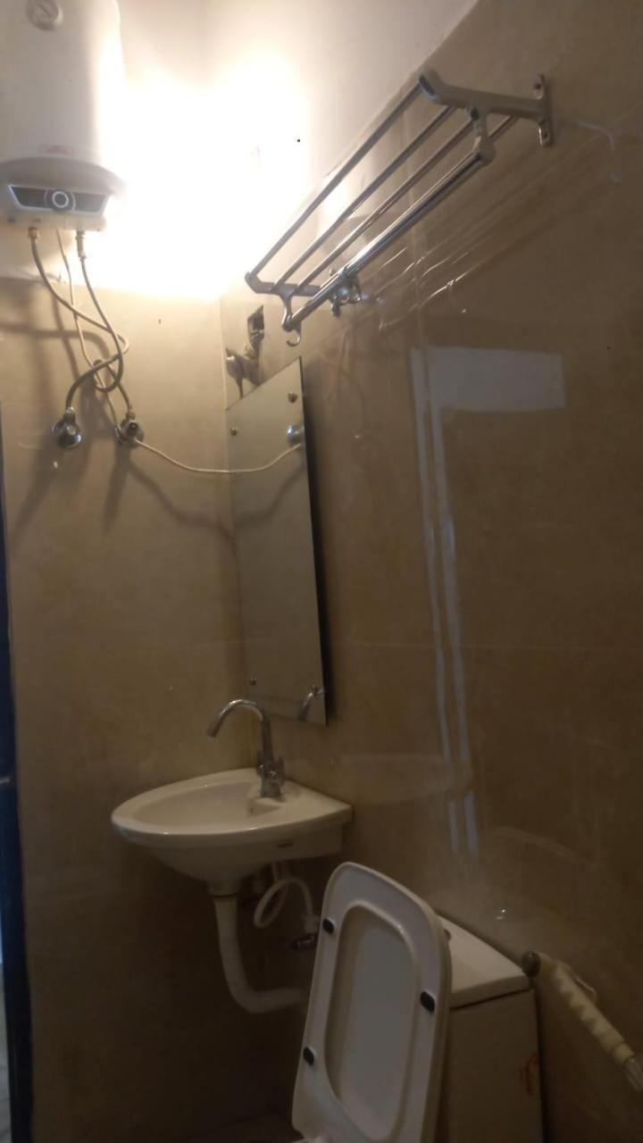 Hotel The First By Goyal Hotelie アーグラ エクステリア 写真