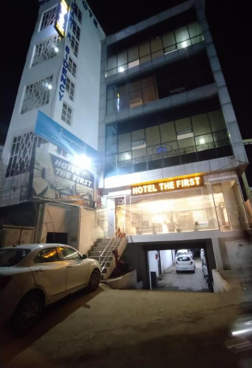 Hotel The First By Goyal Hotelie アーグラ エクステリア 写真